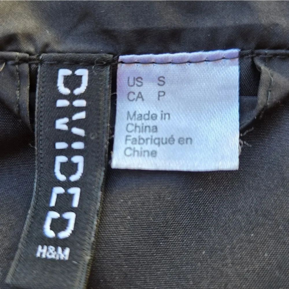 Divided Black Puffer Jacket - Picture 5 of 10